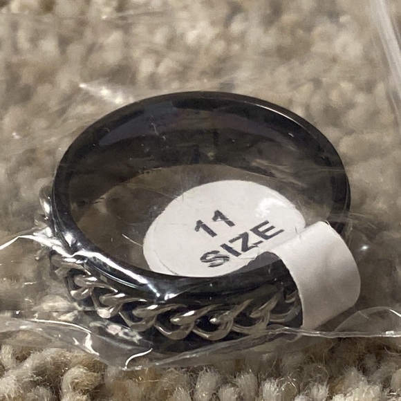 NWT - Men’s Stainless Steel Rotating Ring (Titanium Mimic / Silver Alloy) - Picture 2 of 6